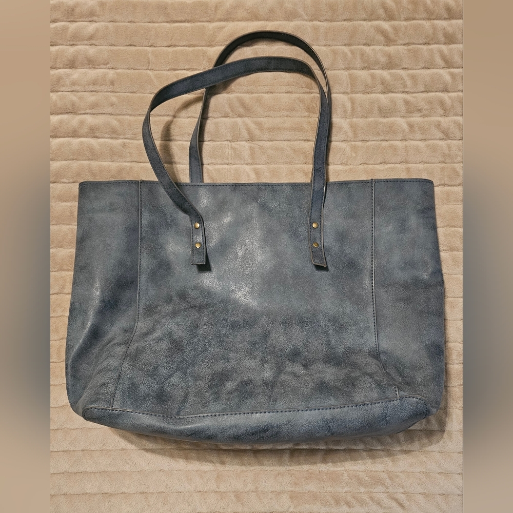 Large Blue Bag‎ with Gold Accents - Picture 8 of 10